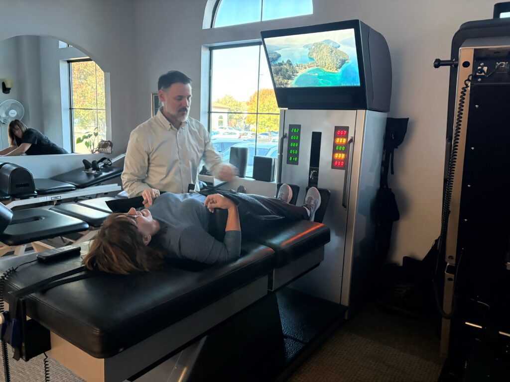 Frisco spine specialist using decompression therapy for disc pain